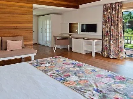 Hera Hotel