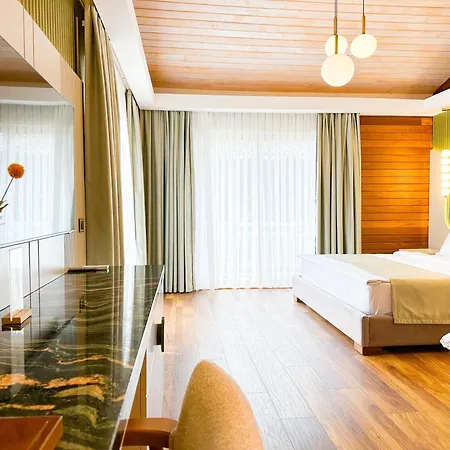 Hera & Hotel